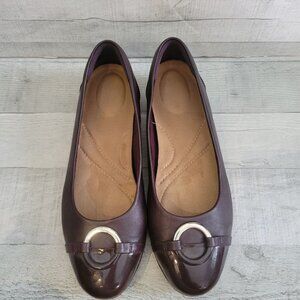 Clarks Womens Leather Slip-On Flats With Buckle Detail Size 9W Burgundy